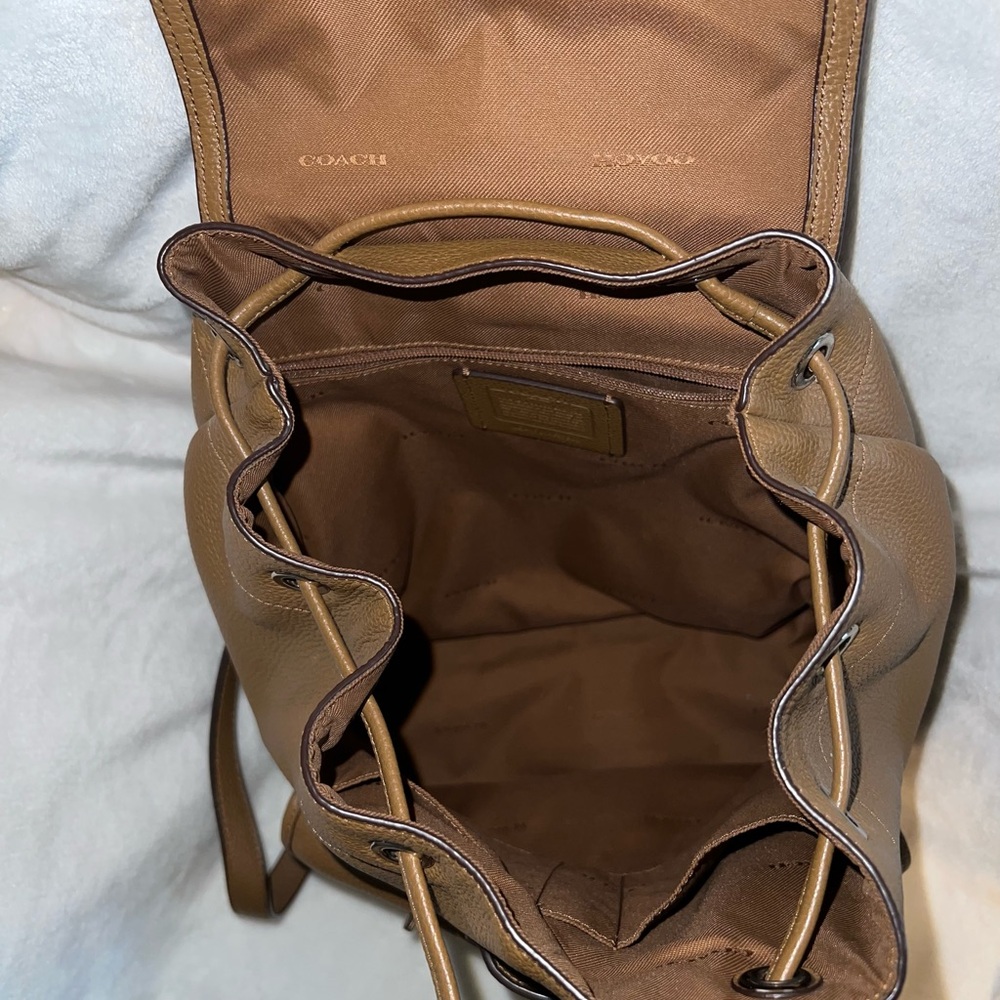 Coach Brown Leather Backpack with Structured Design and Turnlock Closure - Picture 2 of 5